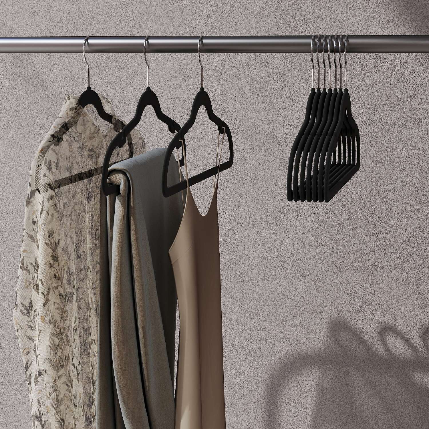 Sametist riidepuud, 50-osaline komplekt riidepuid, libisemiskindlad, sälgud õlaosas