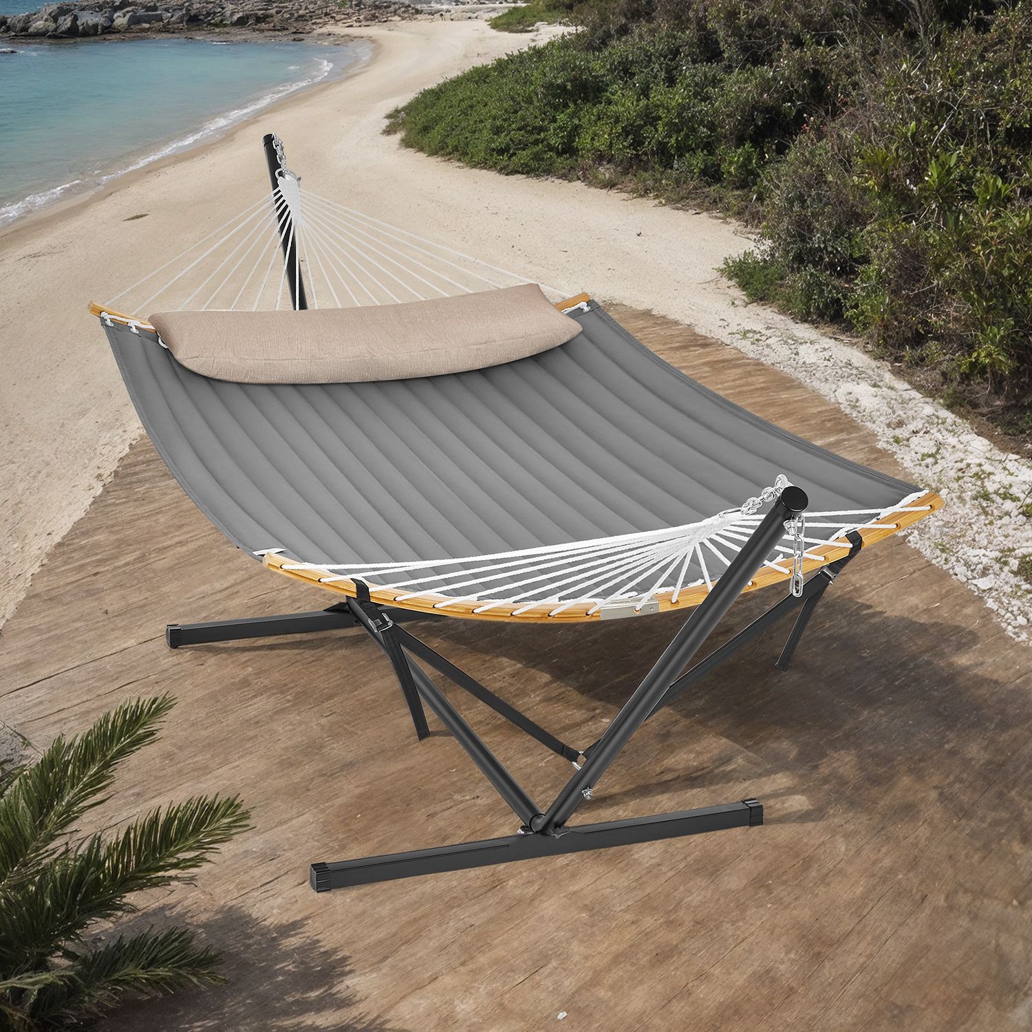 Metallist raamiga võrkkiik, kuni 200 kg kandevõimega.