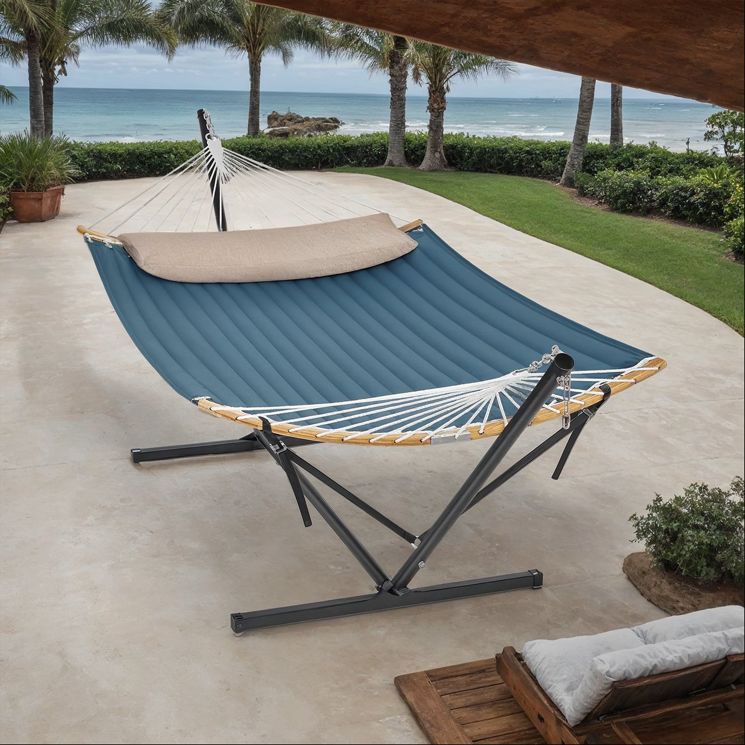 Metallist raamiga võrkkiik, kuni 200 kg kandevõimega.