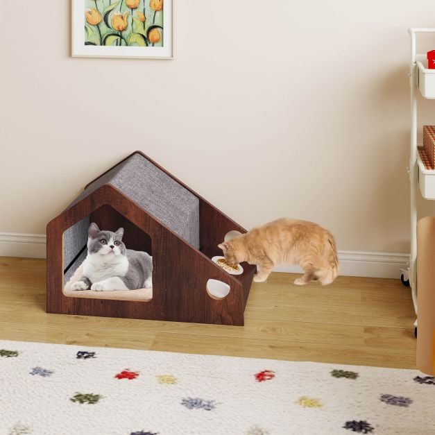 Puidust kassimaja söögialusega