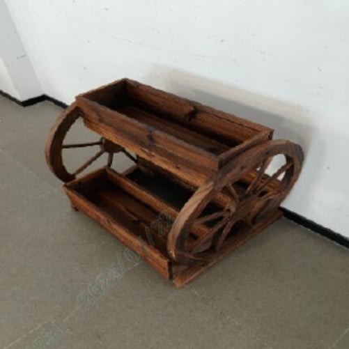 Rustikaalne puidust kärukujuline lillekast, kahetasandiline kõrgpeenar 3 istutuskastiga, millel on drenaažiavad, karboniseeritud