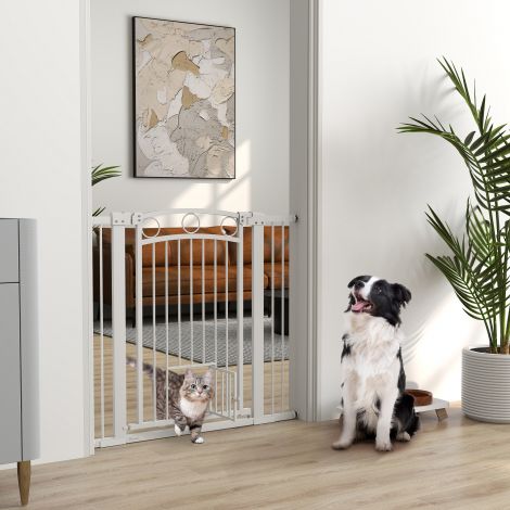 Koertele mõeldud turvavärav, 76-104 cm trepivärav ilma puurimiseta, suletav trepiturvavärav kassiluugiga, turvavärav kõigile suurtele koertele, teras, valge