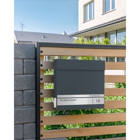 Postkast nimeplaadi ja lukuga 10,5 x 37 x 37 cm antratsiithall